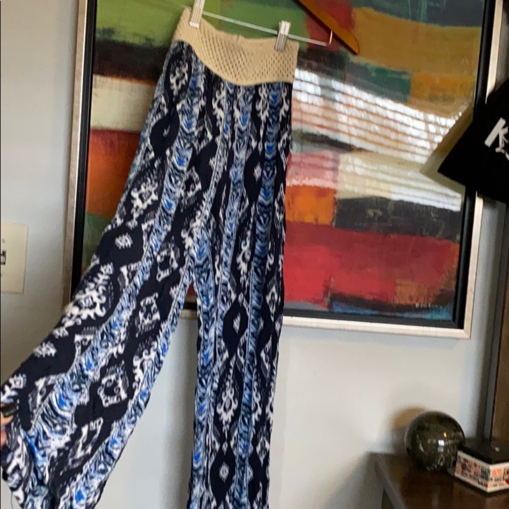 Girls flow pants brand new with out tag never worn